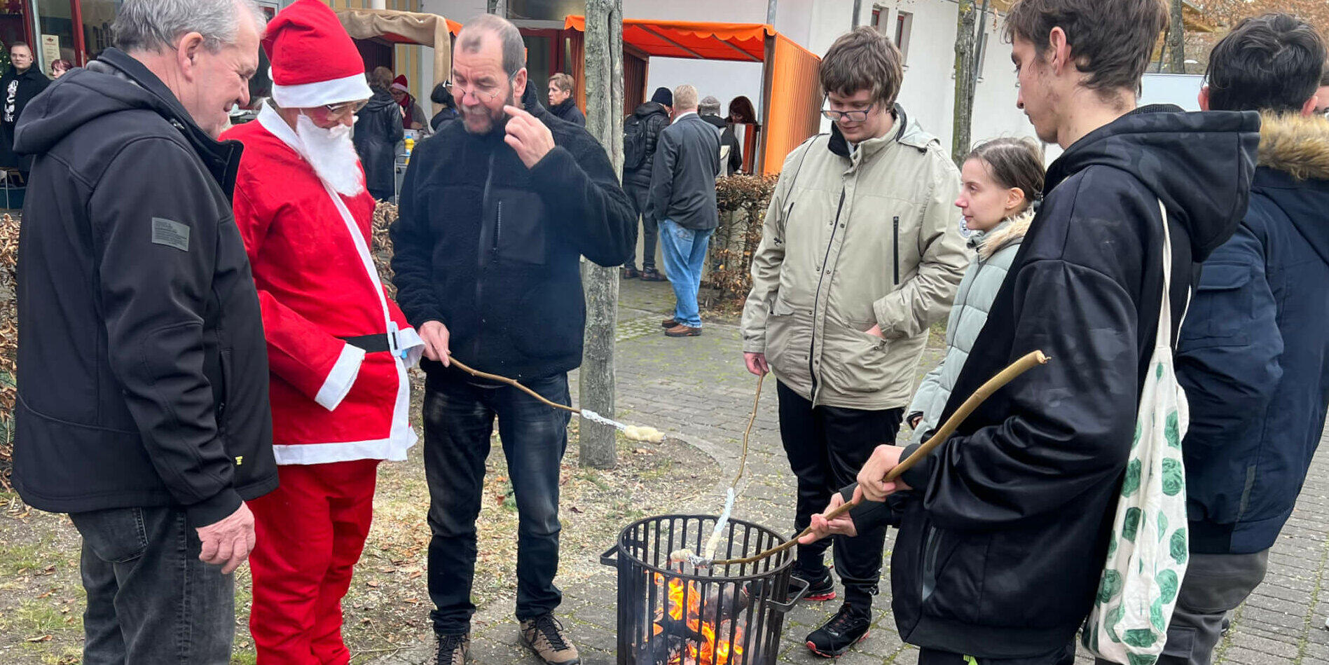 Stendaler Berufsbildungswerk läutete Vorweihnachtszeit ein